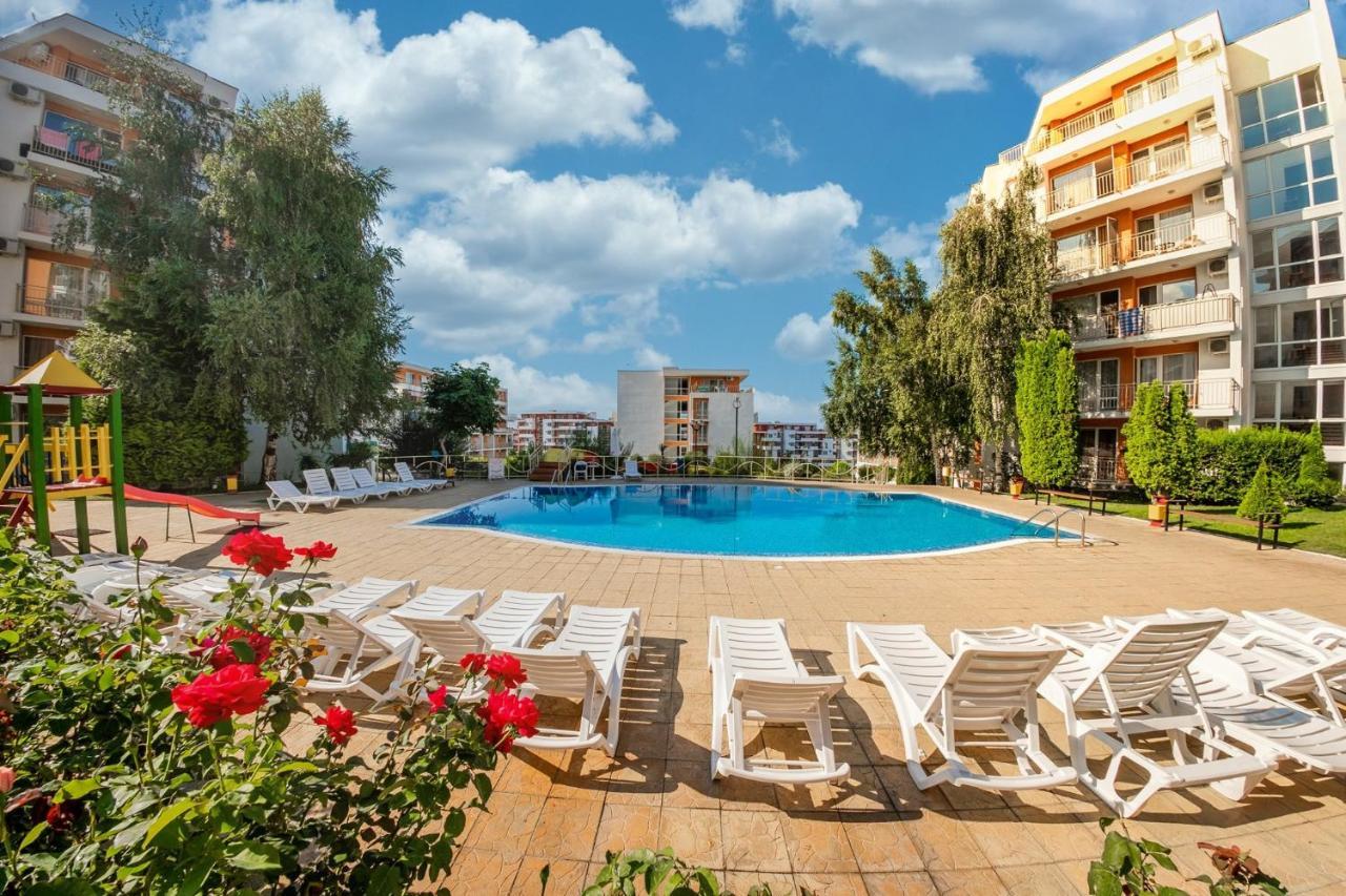 Fort Noks - Menada Apartments سفيتي فلاس المظهر الخارجي الصورة