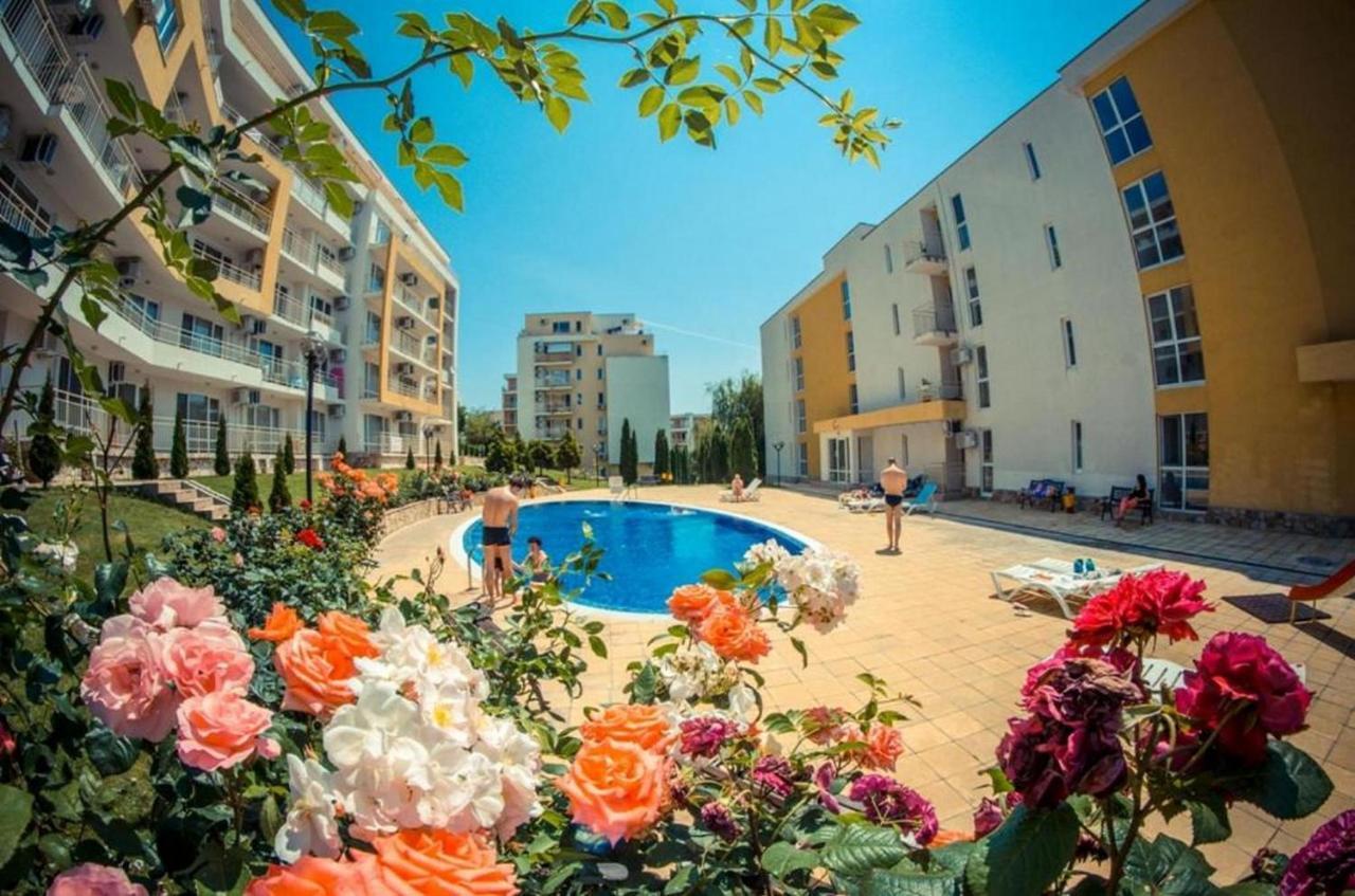 Fort Noks - Menada Apartments سفيتي فلاس المظهر الخارجي الصورة