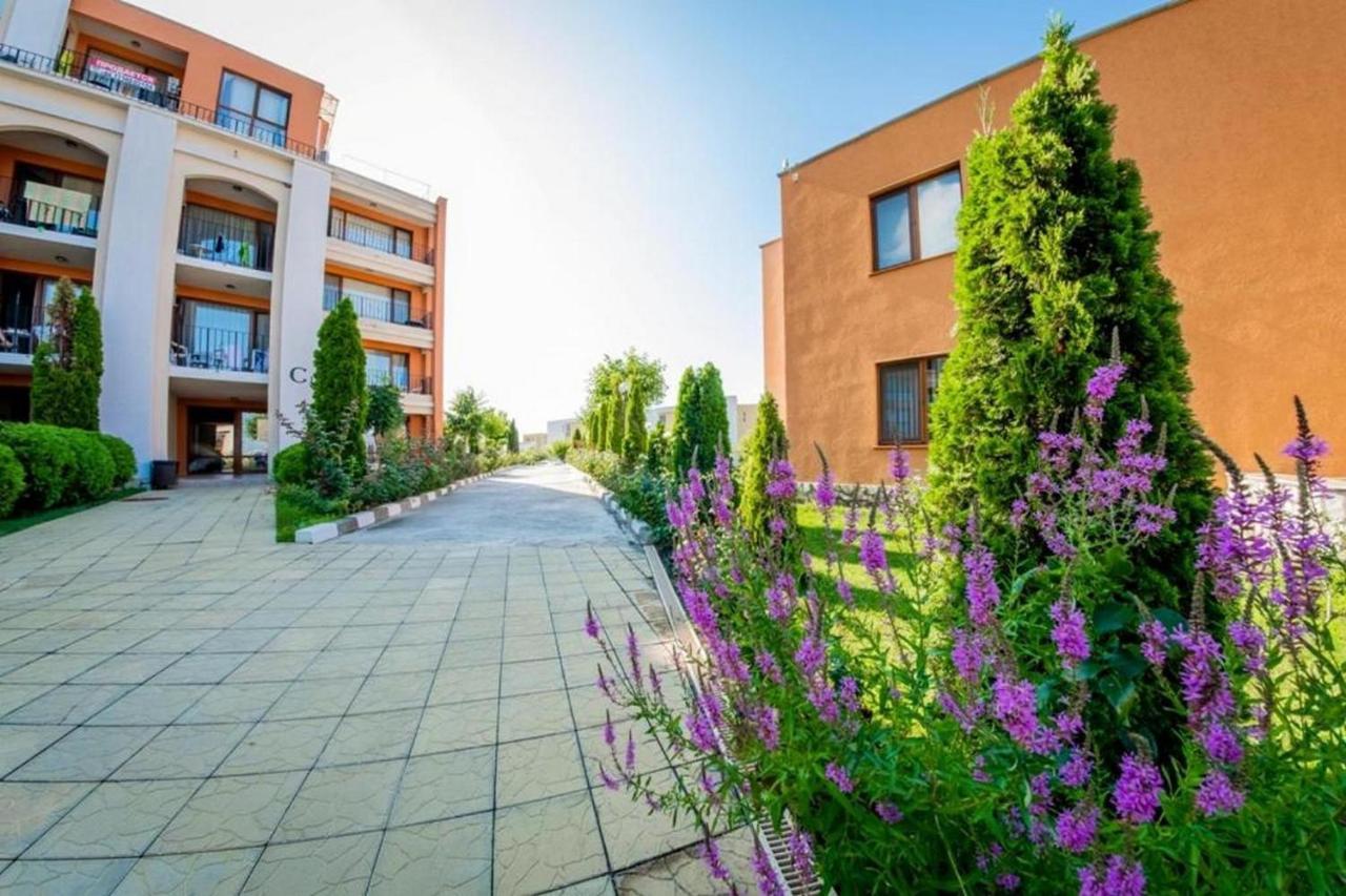 Fort Noks - Menada Apartments سفيتي فلاس المظهر الخارجي الصورة