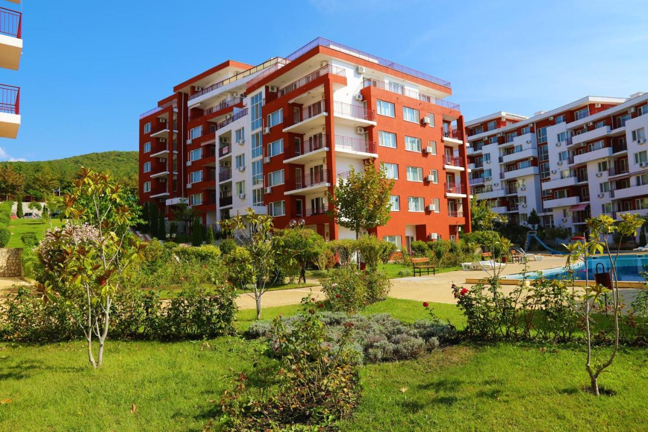 Fort Noks - Menada Apartments سفيتي فلاس المظهر الخارجي الصورة
