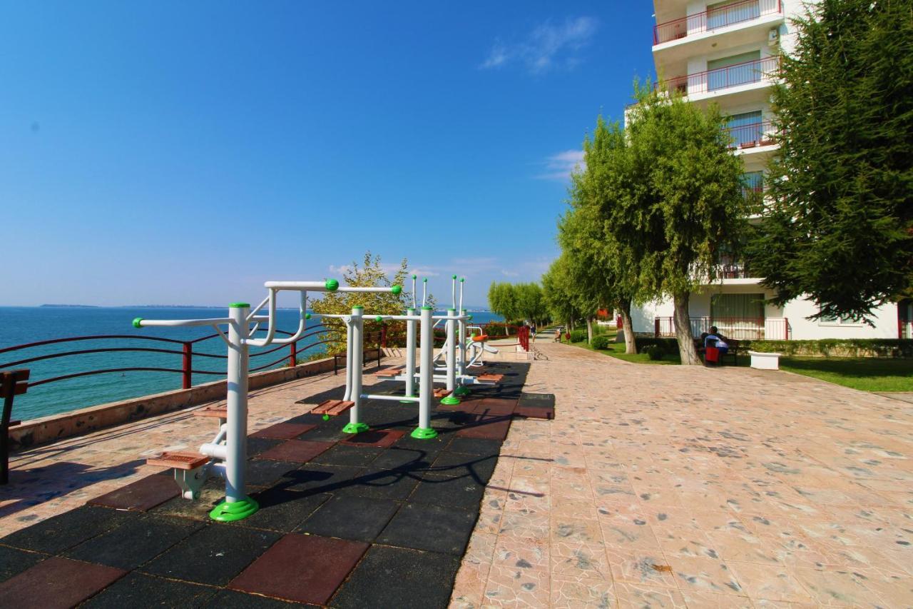 Fort Noks - Menada Apartments سفيتي فلاس المظهر الخارجي الصورة